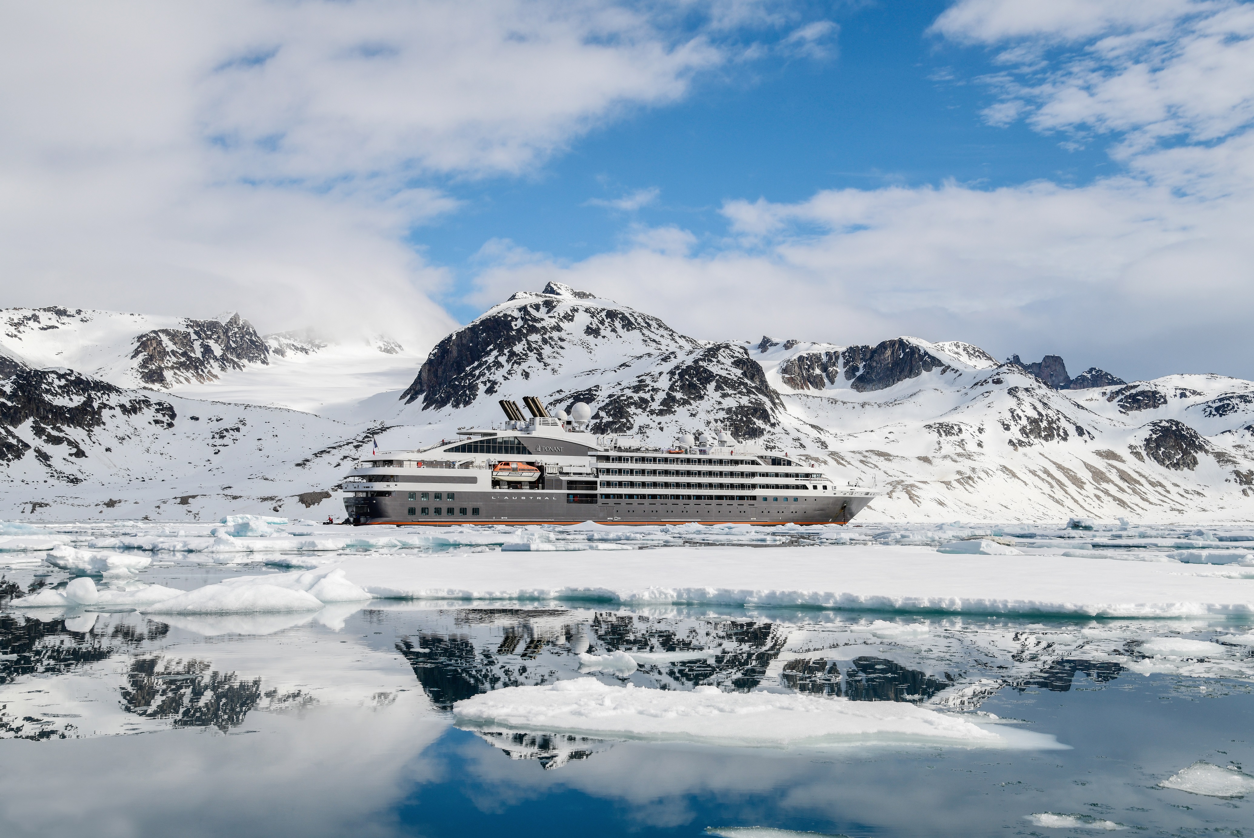 Close up of the ship L'austral