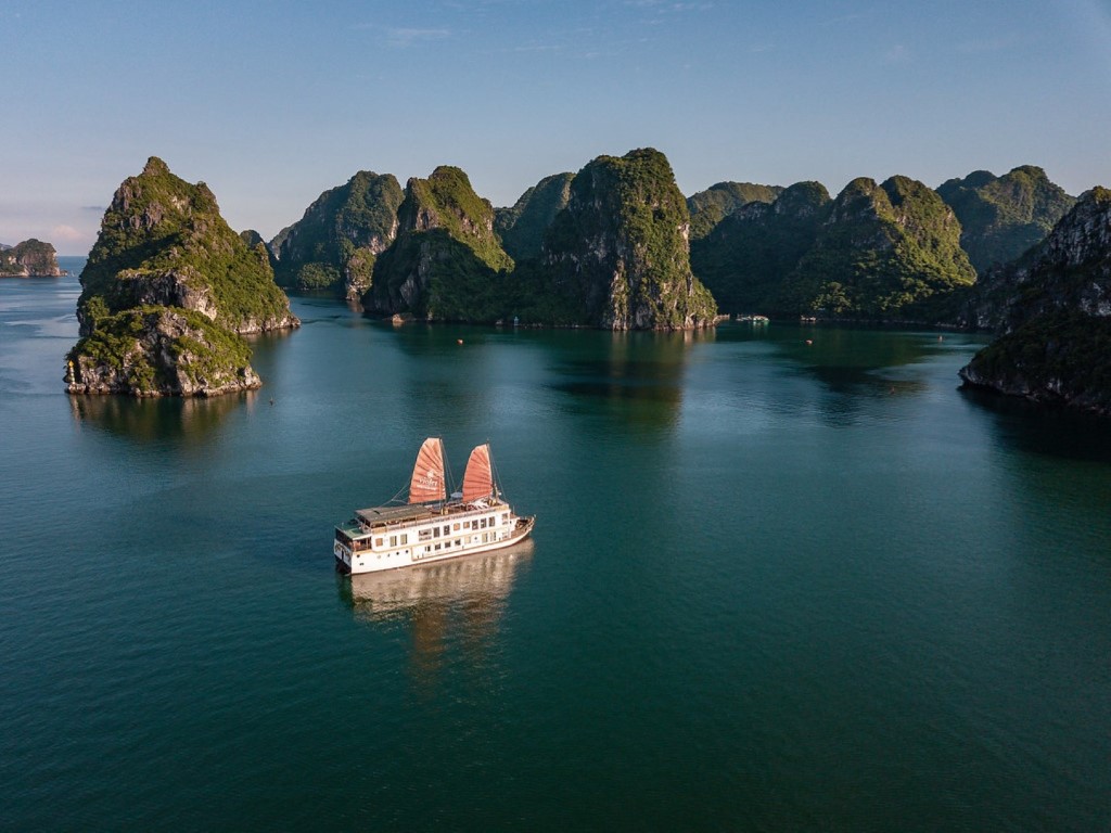 Exterior view of Heritage Line Cruise on the water