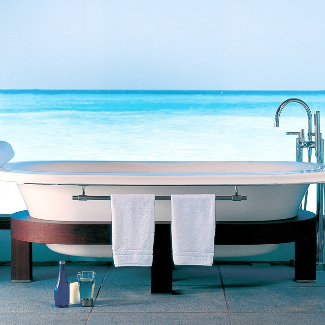 Bath overlooking lagoon at Huvafen Fushi