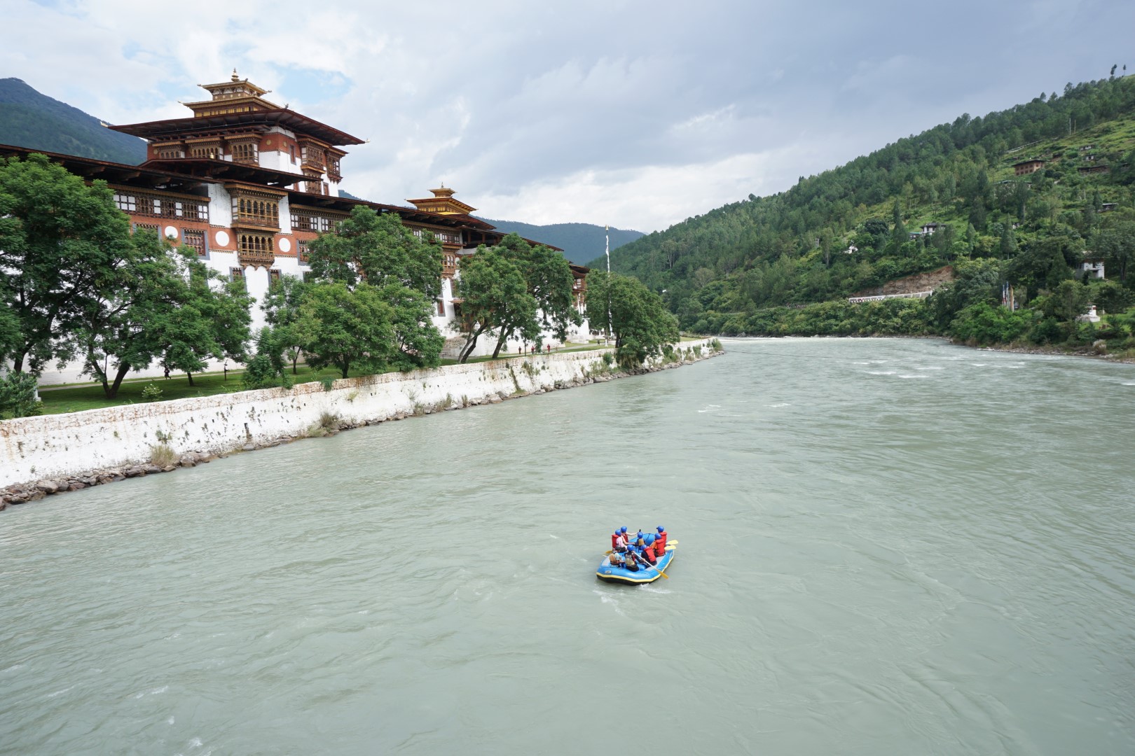 Rafting in Punakha by the Dzong