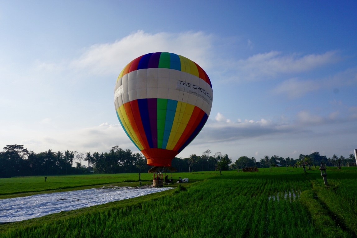 Hot air balloon at the Chedi Club