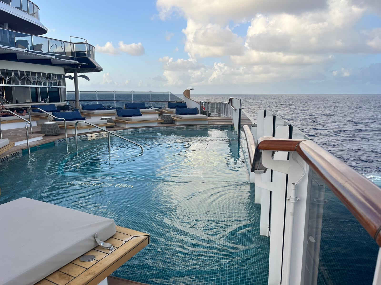 Explora I pool